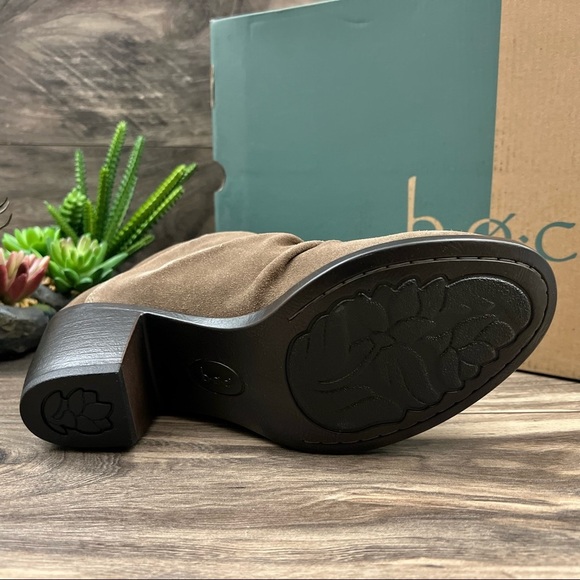 NIB BOC Born Settle Taupe Suede Ruched Ankle Bootie 9M 40.5 - Picture 8 of 12